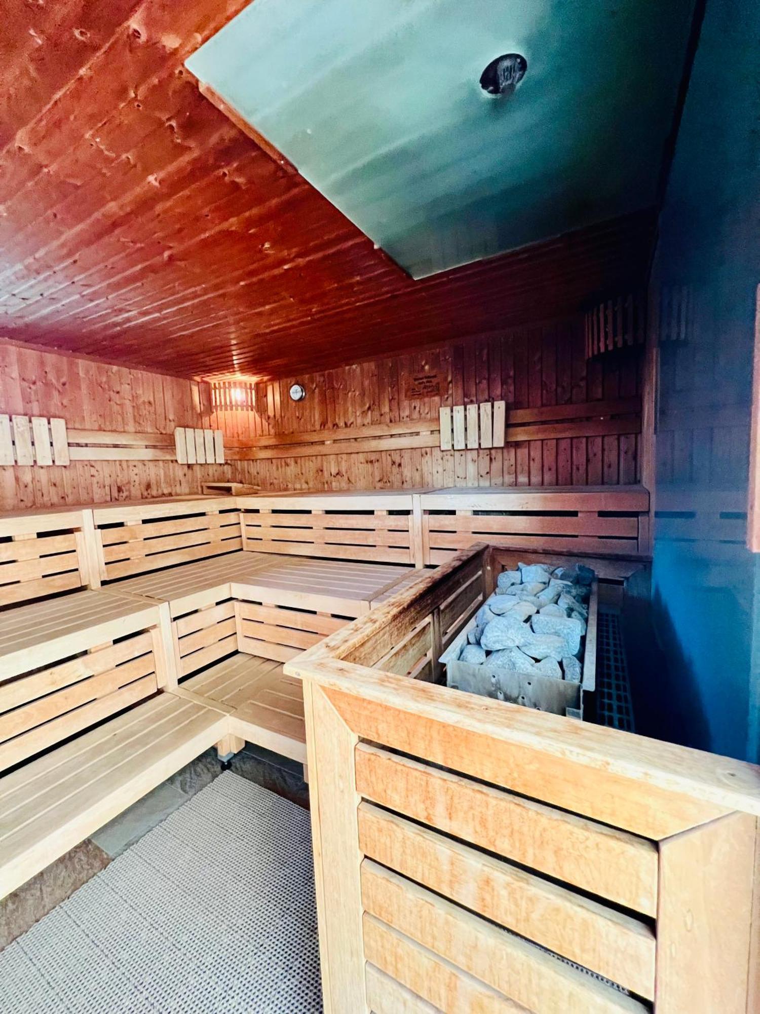 Wolkenfrei Mit Pool Und Sauna Apartment *